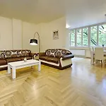 Amc Bundesallee 3*