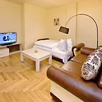 Amc Bundesallee 3*