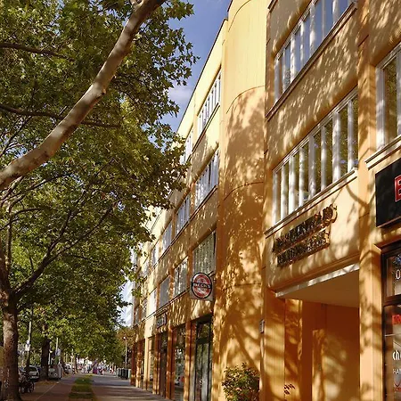 Amc Bundesallee 3*
